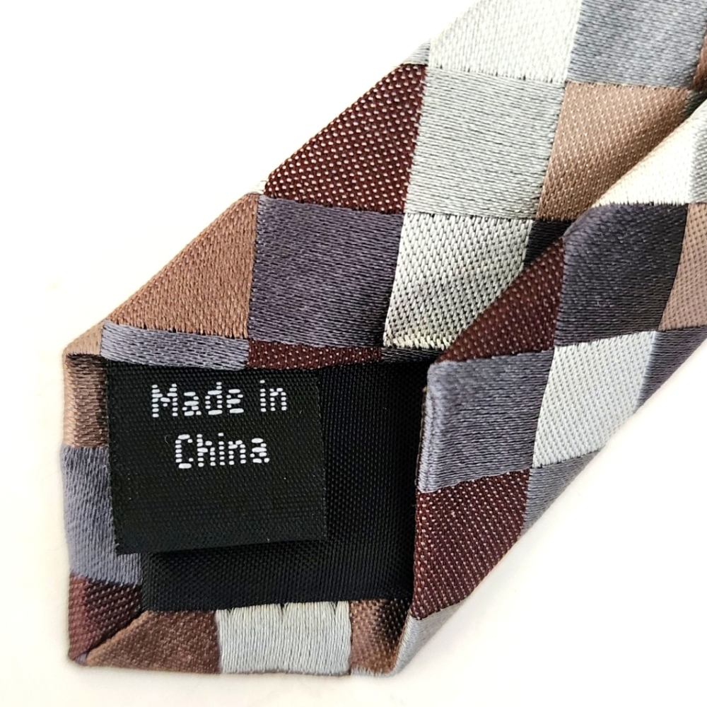 Bugatti Diamond Pattern Tie - Picture 4 of 6